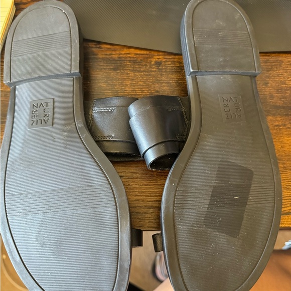 Naturalizer brand size 10, black and comfortable. - Picture 2 of 3